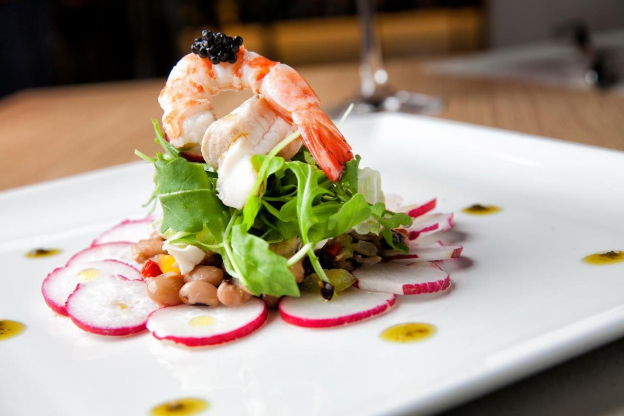 엑셀시오르 호텔 테살로니키 외부 사진 A salad with shrimp